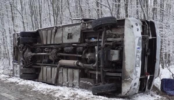 Șoferul microbuzului răsturnat în Iași a apucat să-i avertizeze pe pasageri de impact