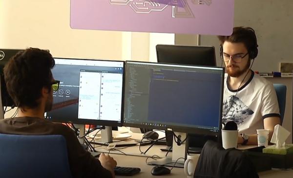 Programele de internship oferite de angajatori, o modalitate pentru studenţi de a învăţa meserie de la profesionişti