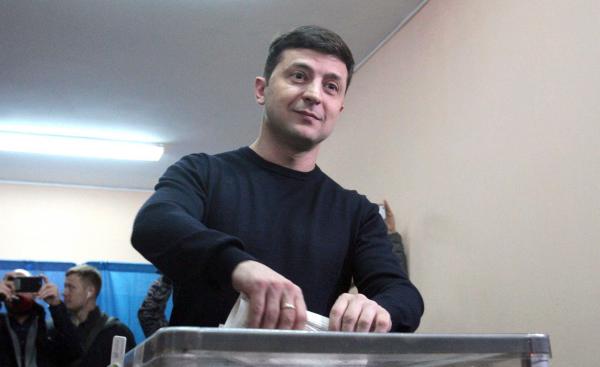 Un comic are prima șansă de a fi Președintele Ucrainei. Îl va înfrunta în turul 2 pe actualul președinte