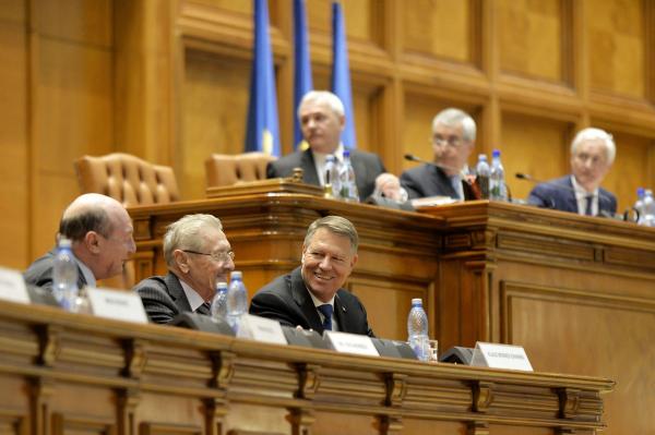 Aderarea la NATO, marcată cu scandal în ședința solemnă a Parlamentului