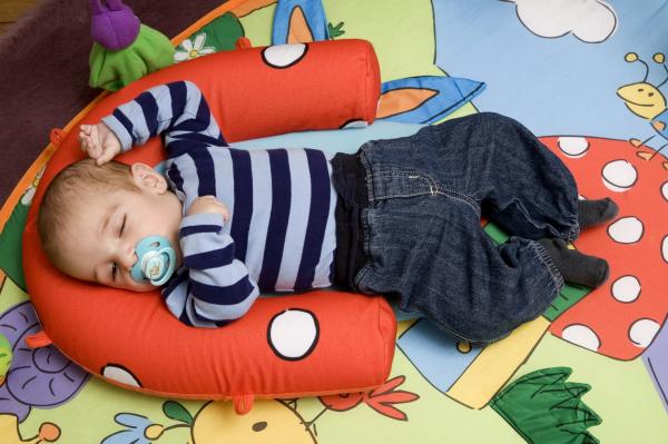 Este suzeta benefică pentru bebeluși? Ce recomandă medicii