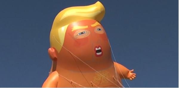 Balon cu chipul lui Donald Trump, la graniţa cu Mexic