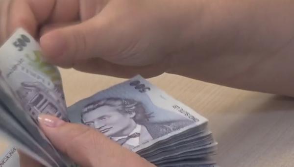 Numărul creditelor e în scădere în România, mai ales cele în Euro
