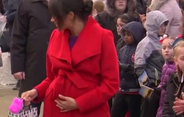 Meghan Markle refuză ca medicii familiei regale a Marii Britanii să o asiste la naştere (Video)