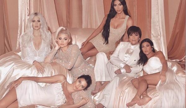 Gafele celebrităților în poze, după ce au recurs la tot felul de metode ca să arate impecabil (Video)