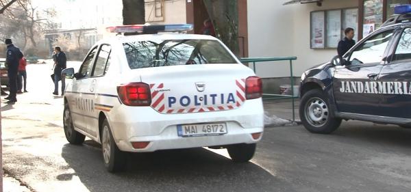 Mama din Bistriţa care a intrat în casa unei femei să fure, cu fetiţele după ea, a rămas fără copii