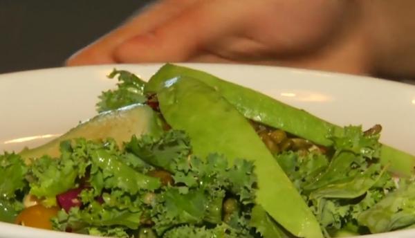 Restaurantele îşi schimbă săptămânal meniurile cu ingrediente de sezon (Video)