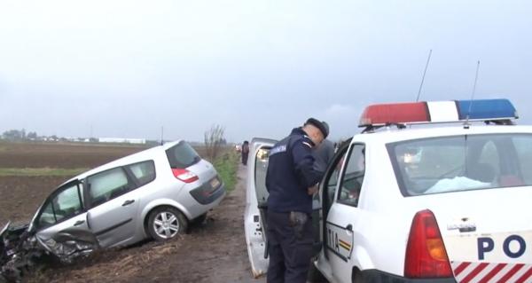 Trei autoturisme s-au ciocnit în judeţul Dâmboviţa. Şapte persoane au ajuns la spital (Video)