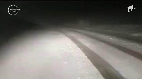 Ninge abundent pe Platoul Bucegi. Temperatura a scăzut la minus un grad (Video)