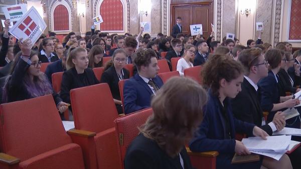 Liceenii au simulat activitatea Parlamentului European, la Colegiul Ion Neculce din București