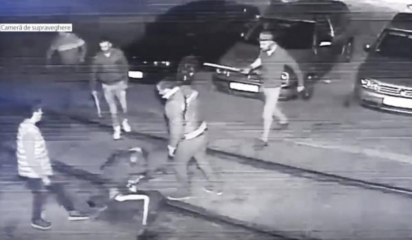 Cei patru taxmietrişti din Galaţi, care au agresat un tânăr, vor rămâne sub control judiciar