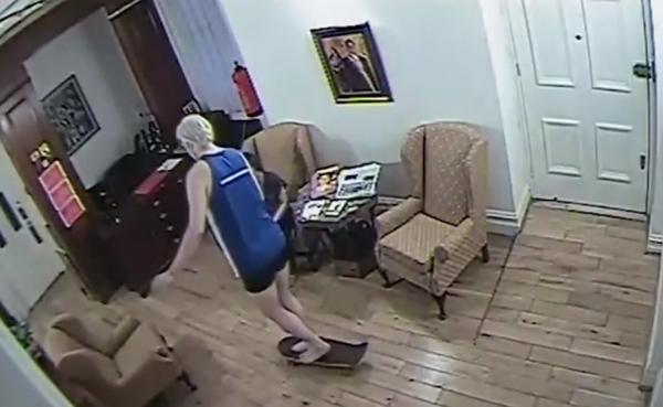 Julian Assange, comportament bizar în ambasada Ecuadorului