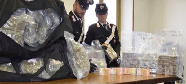 Traficanți de droguri români, arestați în Italia