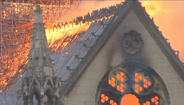 Filmul incendiului de la Catedrala Notre Dame. 800 de ani de istorie, făcuți scrum