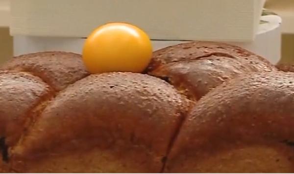 A început maratonul cumpărăturilor. Pe rafturile magazinelor găsim tot meniul de Paşte