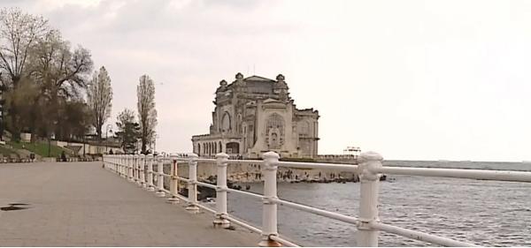 Donaţii româneşti pentru Notre Dame, dar nu şi pentru monumentele noastre degradate