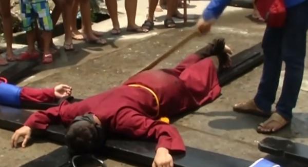 Creștinii din Filipine, ritualui dureroase în Săptămâna Mare