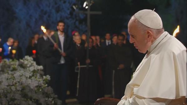 Drumul Crucii, la Colosseum, în Vinerea Mare a catolicilor