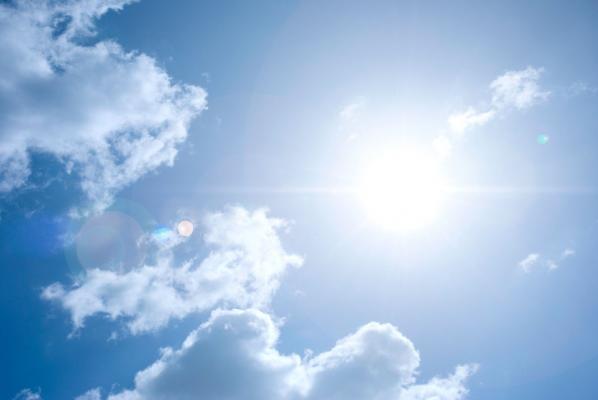 Temperaturi de vară în Vinerea Mare. Meteorologii anunţă un val de aer tropical