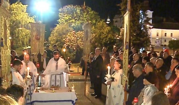 Noaptea Învierii a umplut bisericile în întreaga ţară (Video)