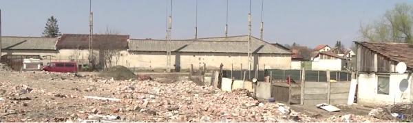 Sibiu, imagini de coşmar cu străzi neasfaltate şi munţi de gunoaie