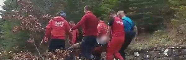 Turiști în pericol, pe munte, salvaţi in extremis de salvamontişti