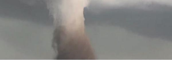 Instituţiile statului dau vina una pe alta pentru tornada de la Călăraşi (Video)