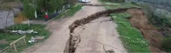 Casele din Cumpăna, în pericol să se prăbuşească în Canalul Dunăre-Marea Neagră