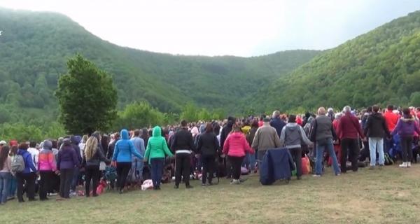 3000 de yoghini s-au prins în spirală, la Băile Herculane