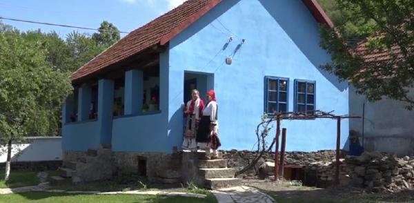 Casă tradiţională, transformată în loc de joacă pentru copii