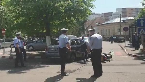 Tânăr de 18 ani, motociclist, spulberat de un bătrân care nu l-a văzut în trafic, la Buzău (Video)