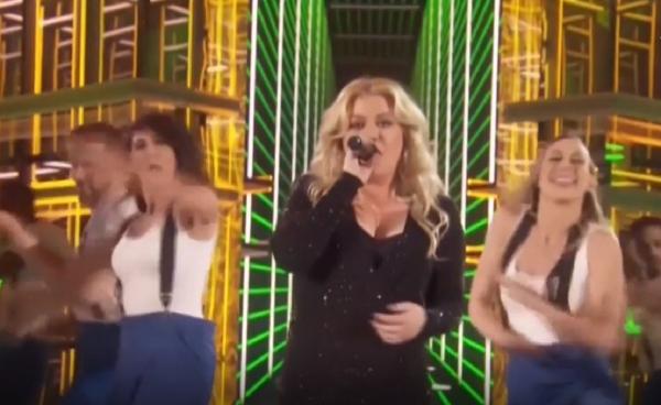 Cântăreaţa Kelly Clarkson, operată de apendicită după ce a prezentat gala Billboard