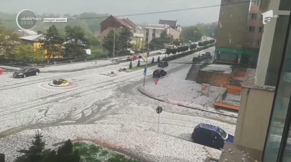 Imagini dramatice de la furtuna cu grindină care a lovit în Dorohoi (Video)