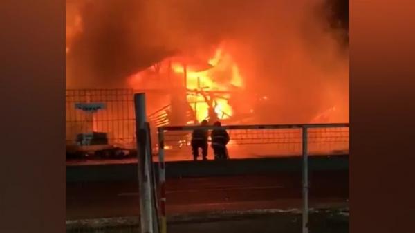 ”Mi-am luat copilul în brațe și am fugit pentru că totul exploda!” Mărturia unei mame, la incendiul din Afumați