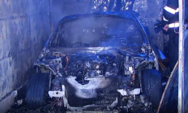 Panică în București! Două case şi un garaj s-au făcut scrum