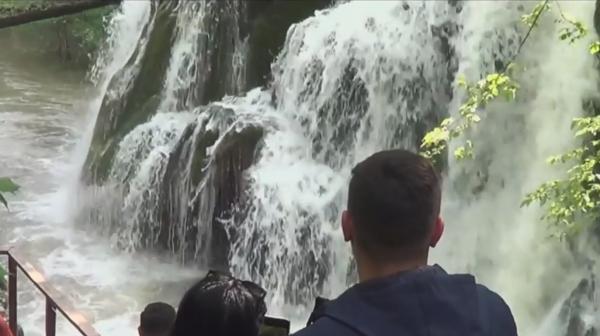 Cascada Bigăr a devenit destinație turistică și pentru români, după ce străinii au făcut-o celebră