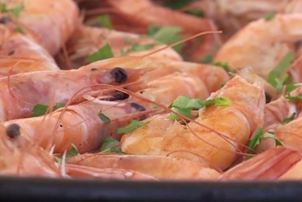 Turiştii, răsfăţaţi pe litoral, la Festivalul Racilor şi al Fructelor de Mare (Video)