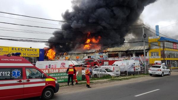Incendiu în Afumaţi. Angajaţii unui depozit fumau lângă substanţele inflamabile