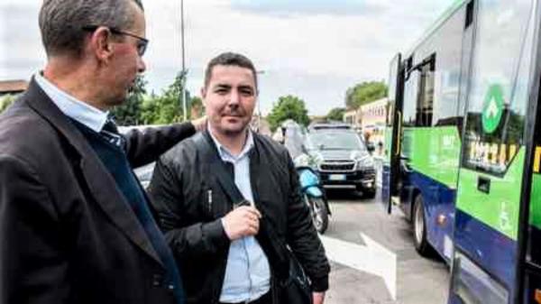 Un român curajos din Italia a oprit în ultimul moment un autobuz scăpat de sub control (Video)