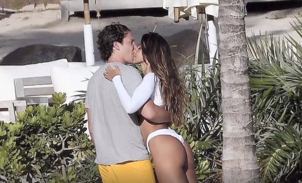 Mădălina Ghenea s-ar fi logodit pentru a patra oară!