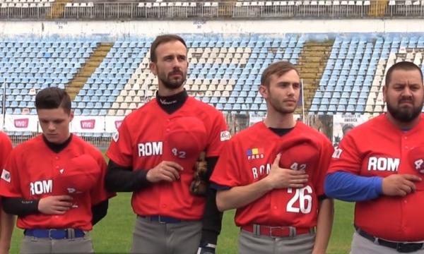 Meci de baseball între soldații americani de la baza Kogălniceanu și o echipă românească, la Constanța
