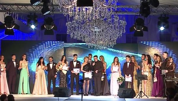 Concurs de Miss şi Mister în Târgu Mureş. Alegerea nu a fost o misiune uşoară (Video)