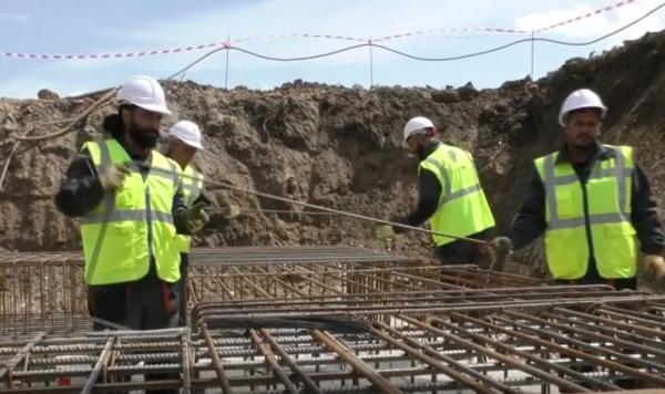 Principalul atuu al muncitorilor asiatici este că nu consumă alcool (Video)