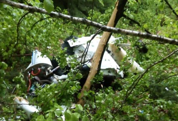 Primele imagini din locul prăbuşirii avionului, la Buzău. 2 morţi în urma tragediei (Video)