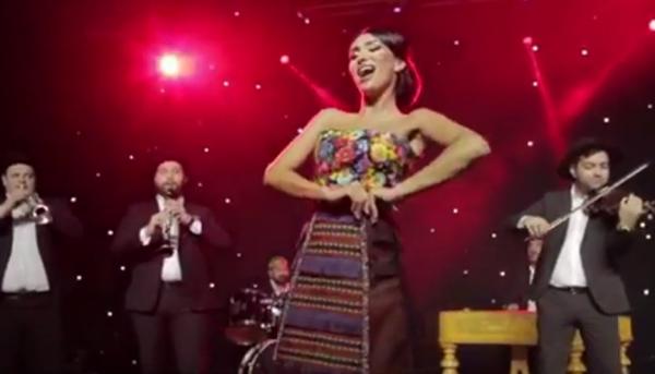 Unde-s Clejanii, e rost de petrecere. Povestea "cu cântec" a familiei