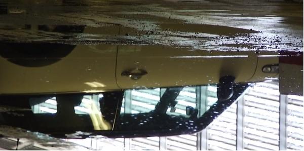 Inundaţii în parcarea celui mai mare aeroport din România (Video)