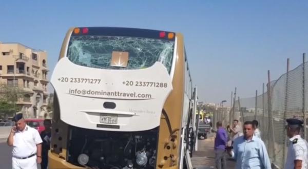 Autocar plin cu turişti, ţinta unui atentat cu bombă în Egipt. 17 oameni au fost răniţi (Video)