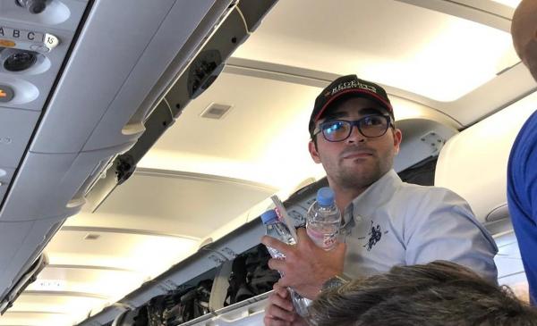 Răducu, fiul lui Radu Mazăre, în avionul care l-a adus de la Paris, arestat, pe fostul primar al Constanţei (video)