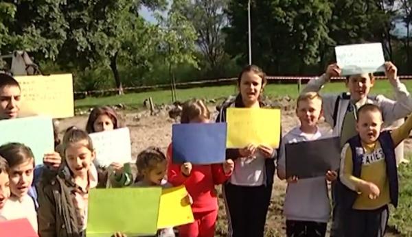 Protest al copiilor la Sibiu, după ce un loc de joacă din oraş riscă să fie demolat (Video)