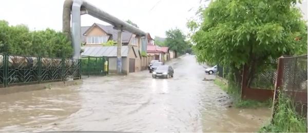 Zona Moldovei, inundată de un cod portocaliu de vreme rea (Video)